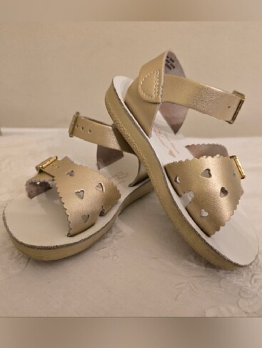 Sun-San "Sweet Heart"  Metallic Gold Heart Sandals with Buckle Straps Size 7